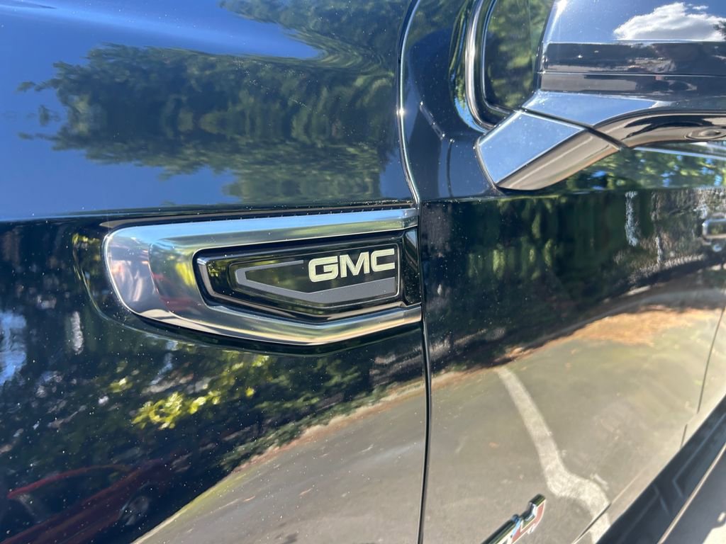 Used 2024 GMC Yukon XL AT4 w/ Technology Package AWD/4WD image 32