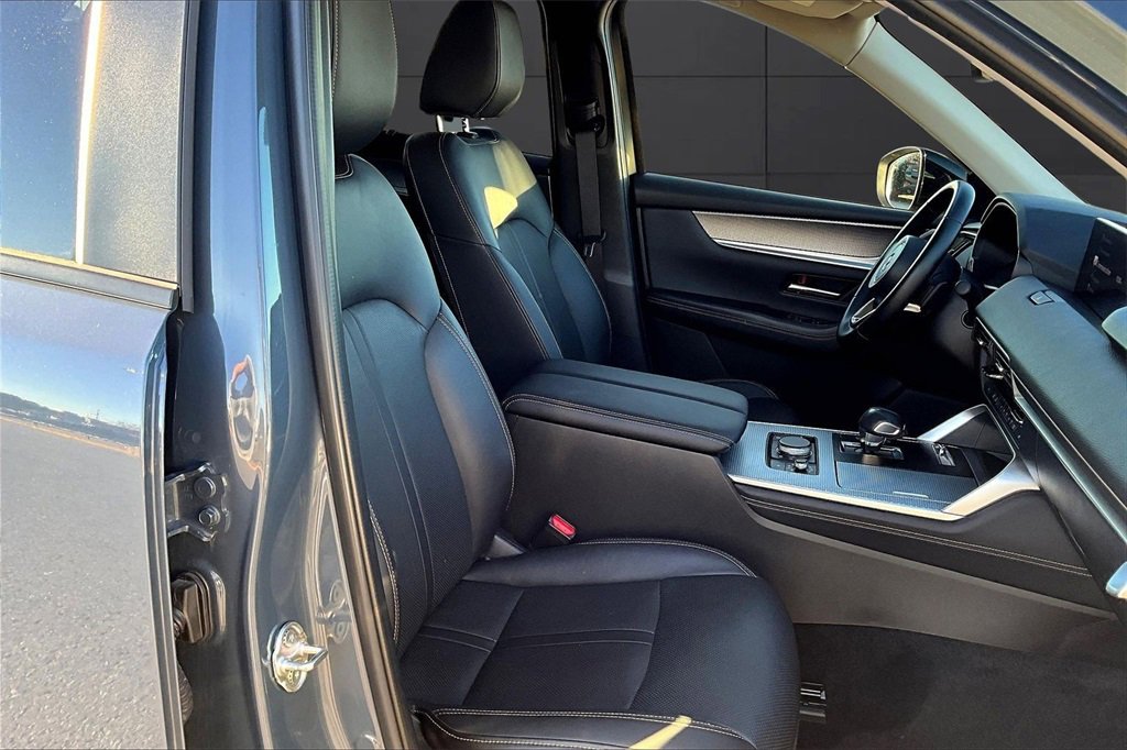 Certified 2025 MAZDA CX-70 3.3 Turbo w/ Preferred Package image 8