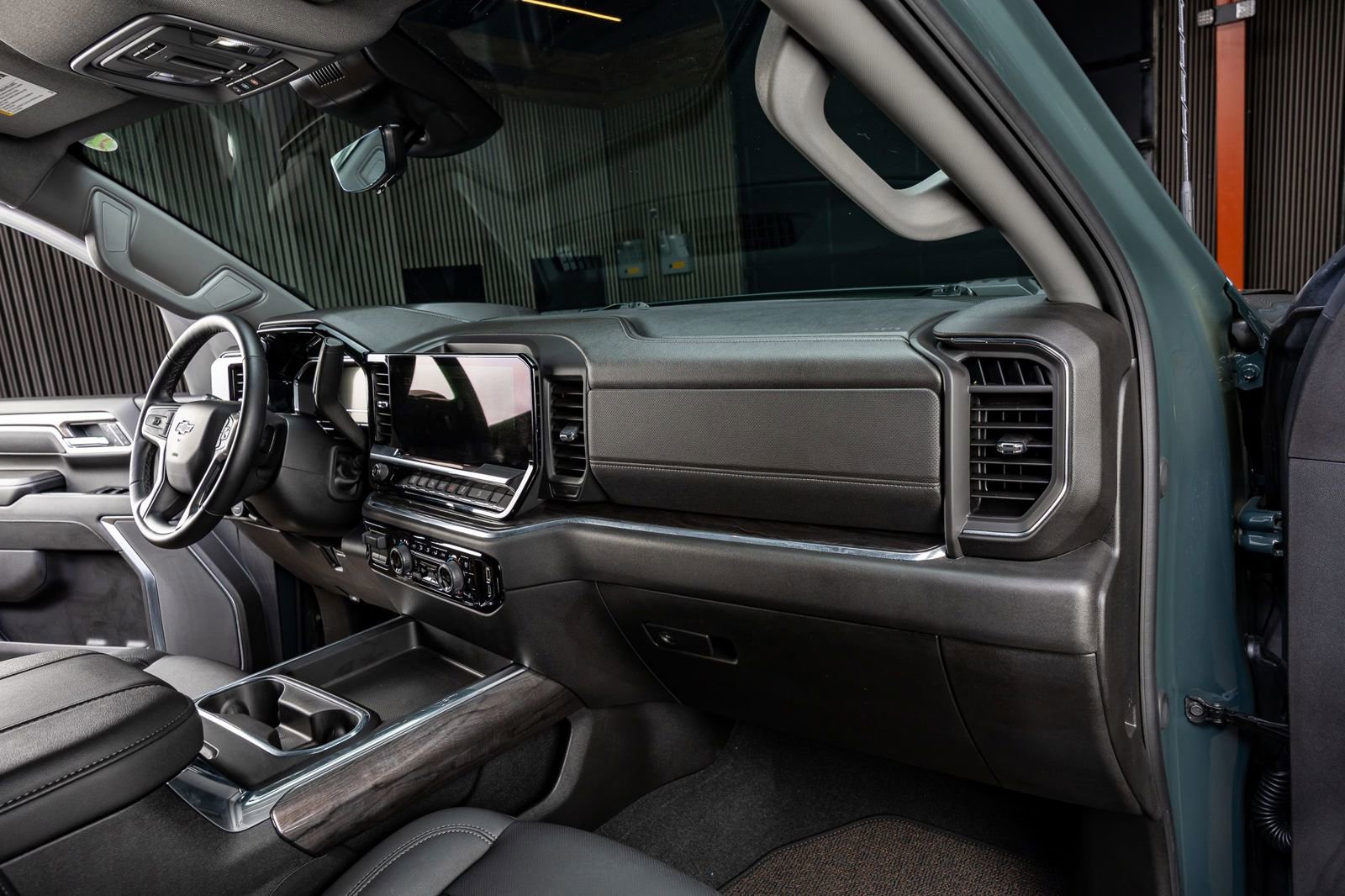 Used 2025 Chevrolet Silverado 2500 LTZ w/ Trail Boss Package image 19