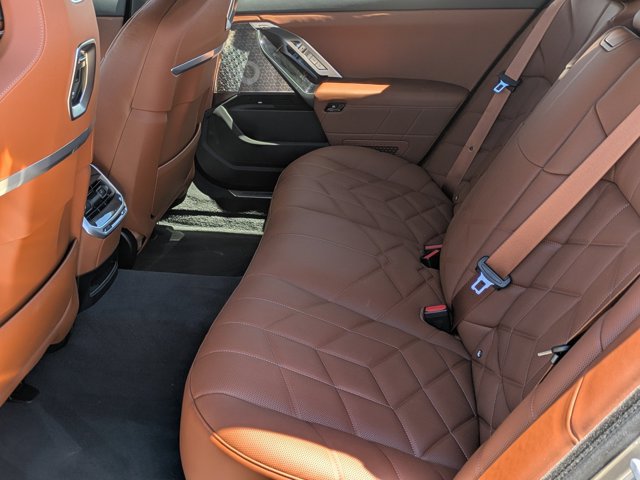 Used 2025 BMW 750e xDrive w/ Executive Package AWD/4WD image 20