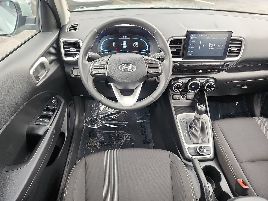 Used 2025 Hyundai Venue SEL FWD image 11