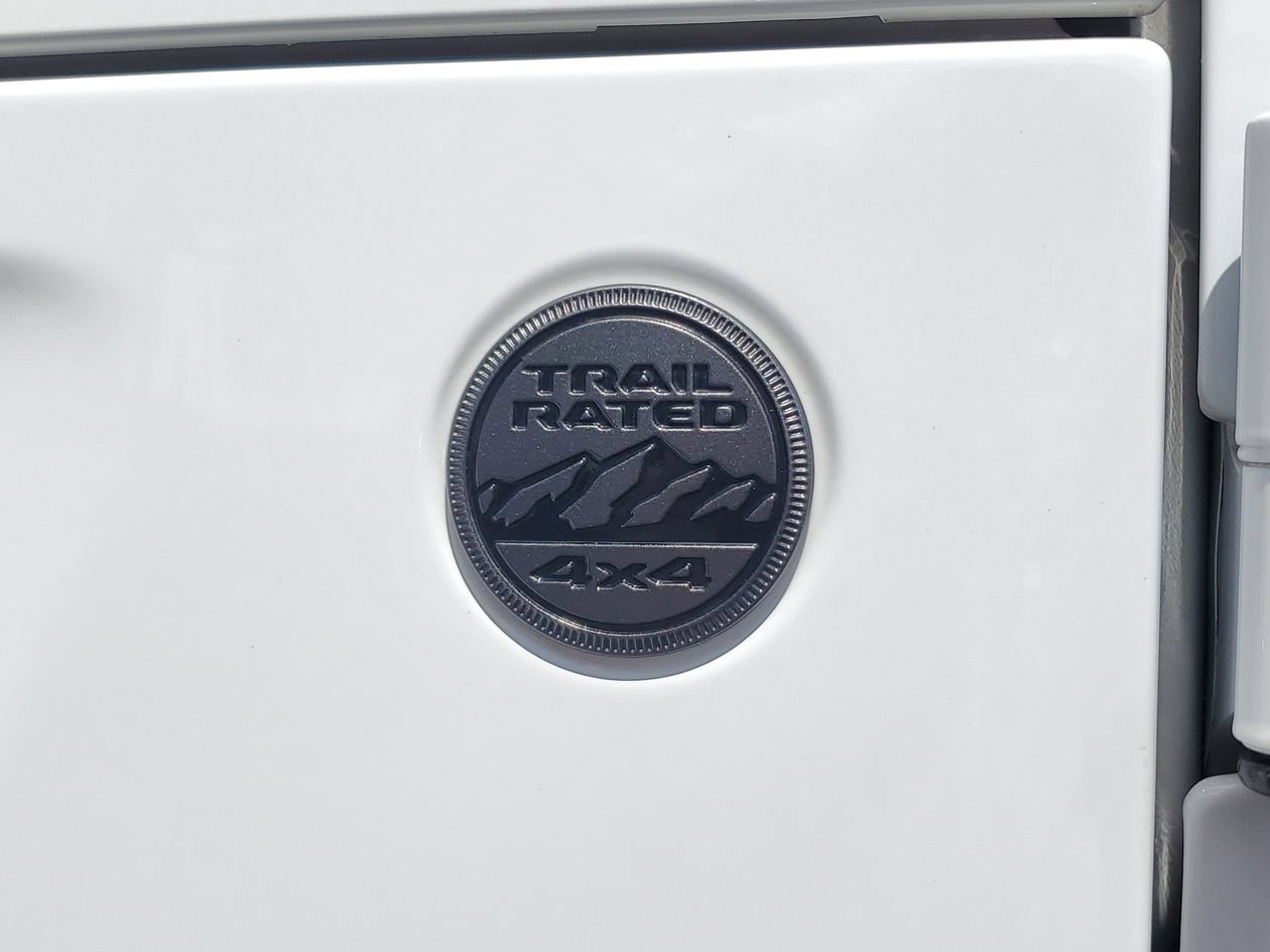 Used 2022 Jeep Wrangler Unlimited Sahara AWD/4WD image 7