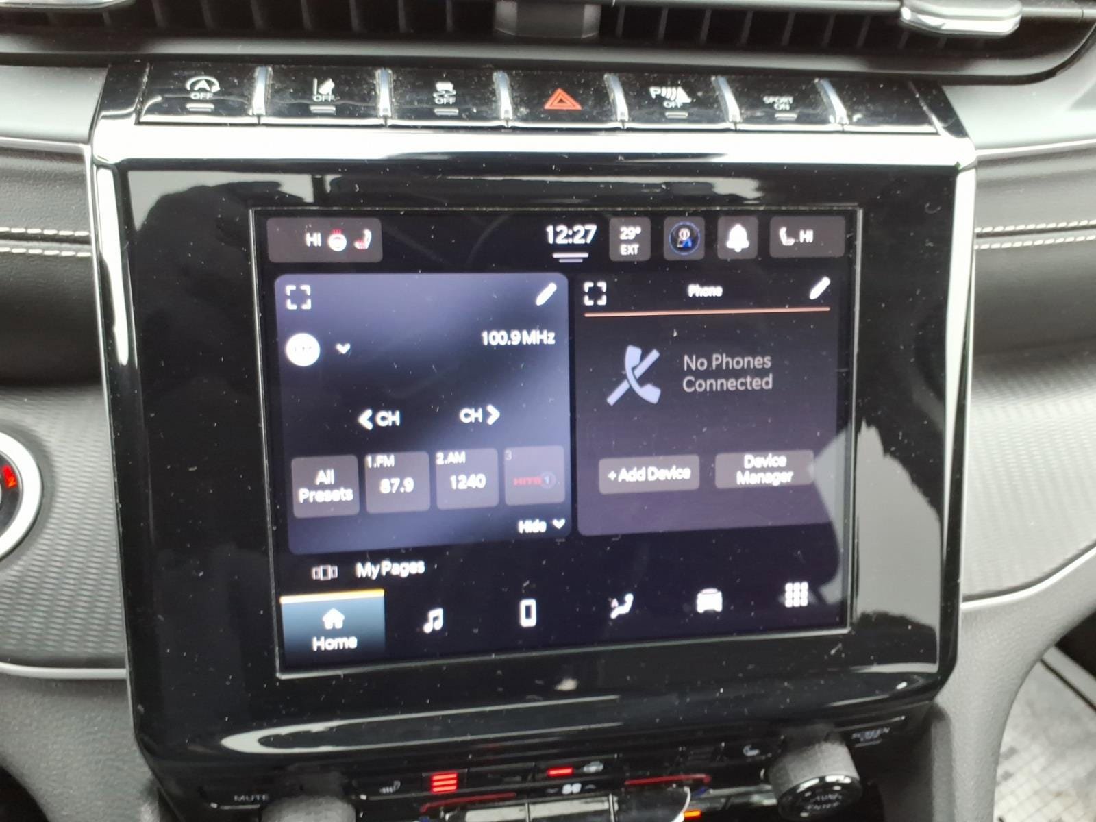 Used 2023 Jeep Grand Cherokee Laredo w/ Luxury Tech Group I AWD/4WD image 23