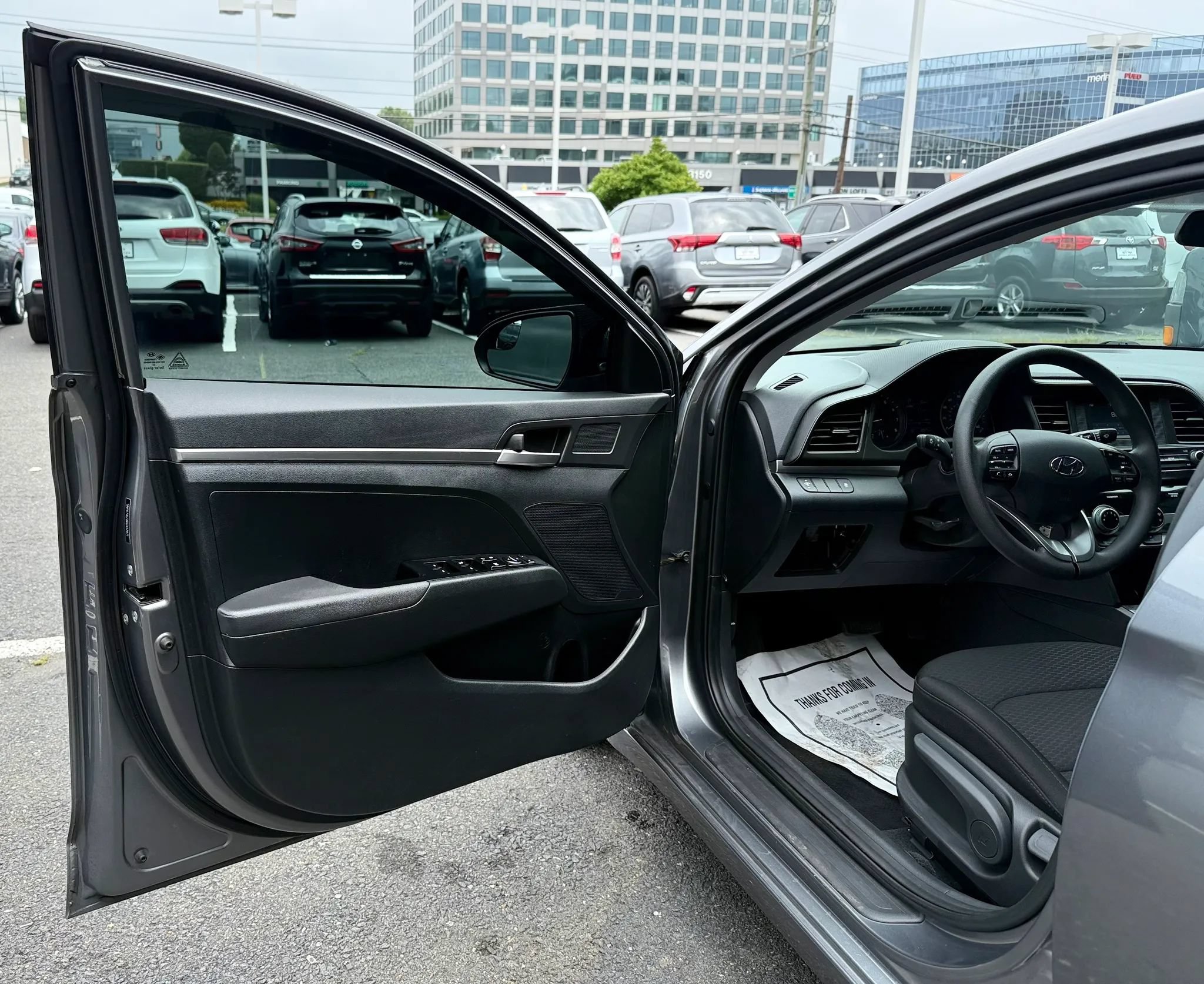 Used 2019 Hyundai Elantra SE w/ Cargo Package FWD image 9