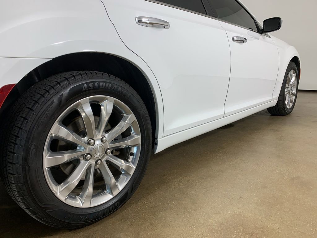 Used 2018 Chrysler 300 Limited AWD/4WD image 9