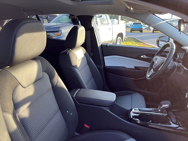 New 2026 Chevrolet Trax LT w/ Sunroof Package image 9