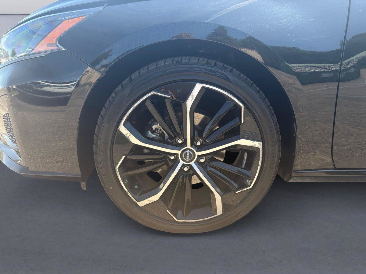 Used 2024 Nissan Altima 2.5 SR FWD image 14