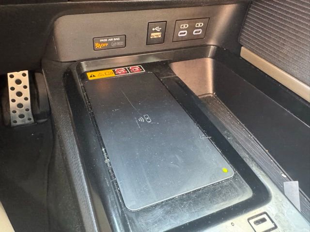 Used 2025 Toyota Camry SE w/ Convenience Package FWD image 21