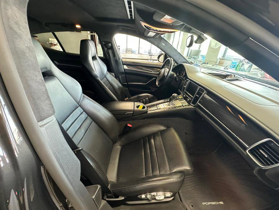 Used 2016 Porsche Panamera GTS image 41