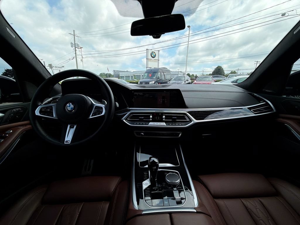 Used 2022 BMW X7 M50i w/ Cold Weather Package AWD/4WD image 18