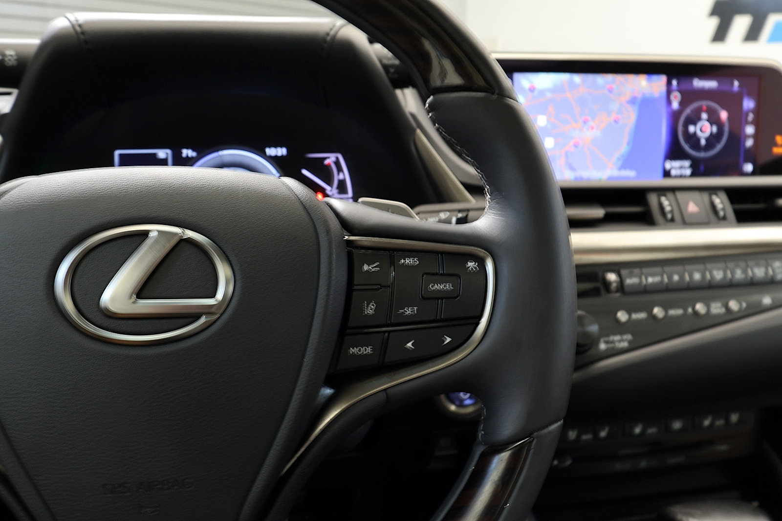 Used 2020 Lexus ES 300h w/ Accessory Package 2 FWD image 29