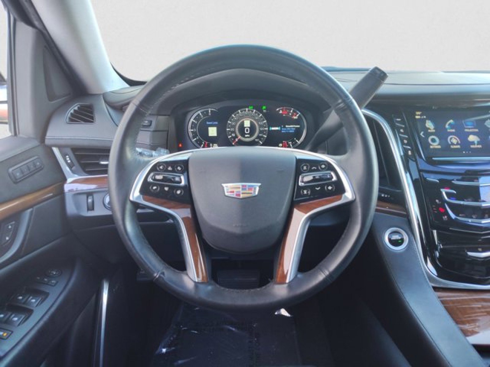 Used 2019 Cadillac Escalade Luxury image 16