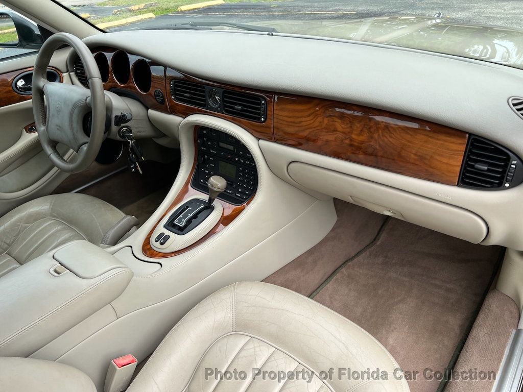 Used 2000 Jaguar XJ8 image 39
