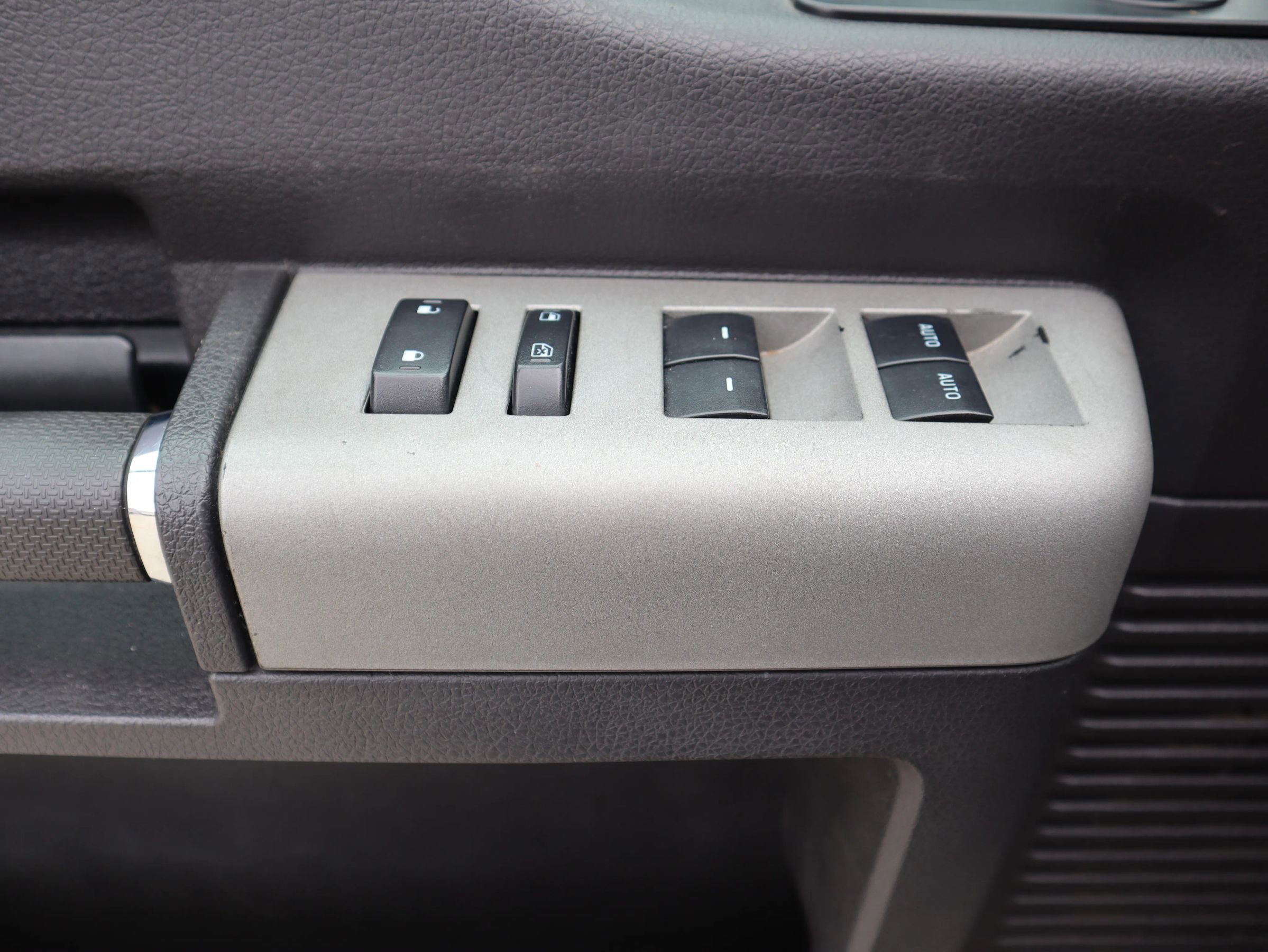 Used 2015 Ford F350 Lariat w/ Lariat Interior Package image 23