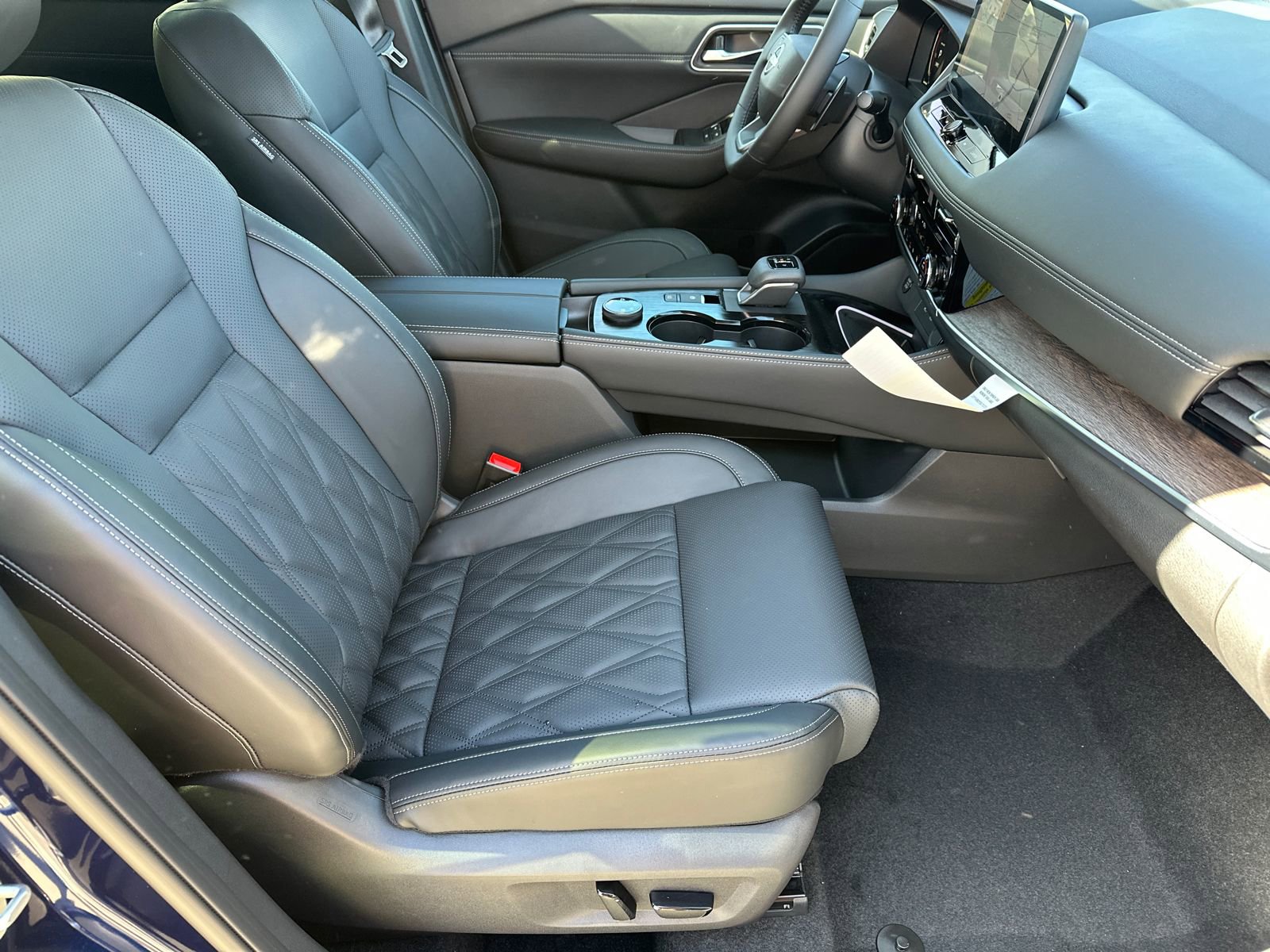 New 2026 Nissan Rogue Platinum w/ Platinum Premium Package image 11