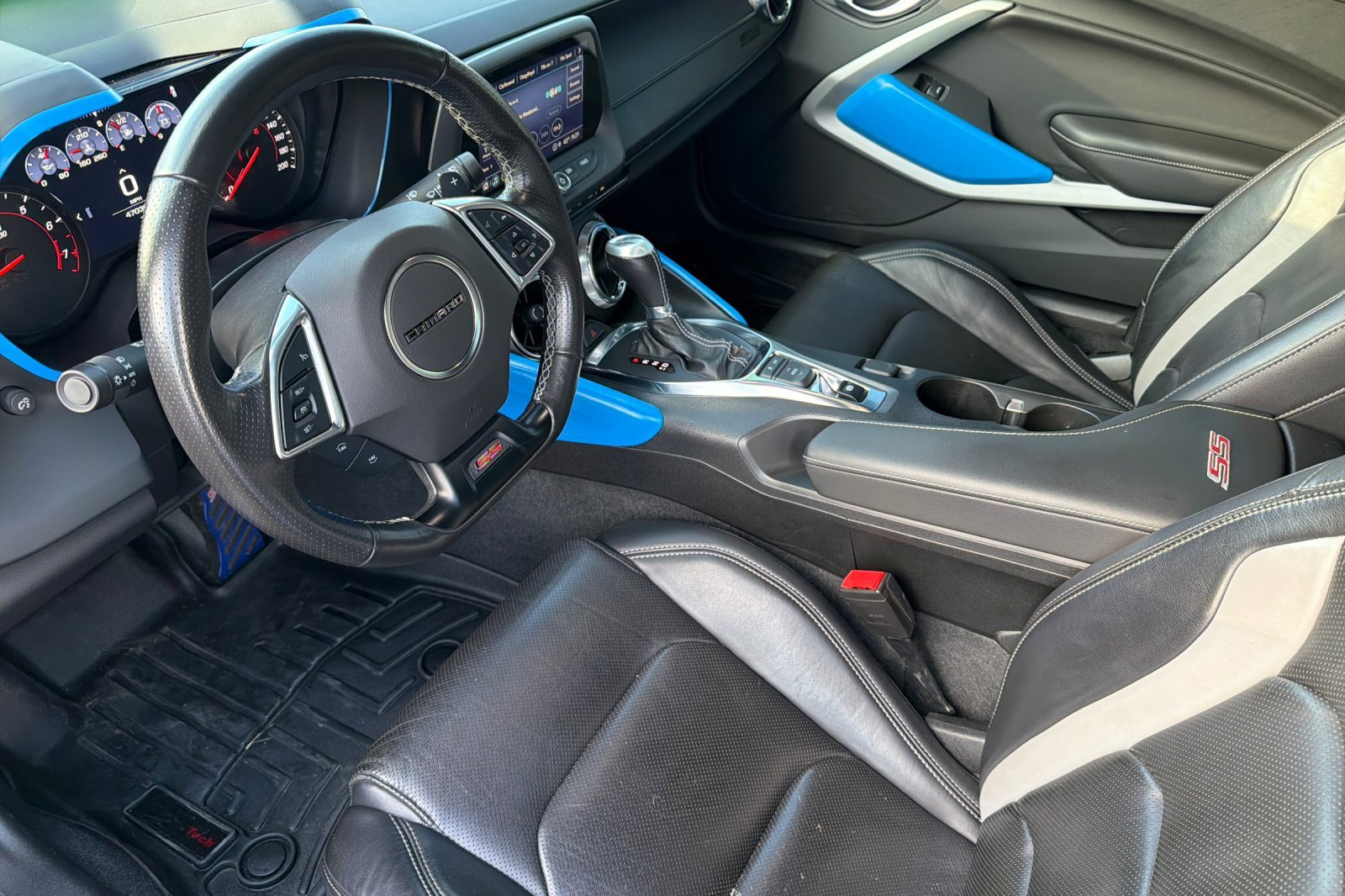 Used 2022 Chevrolet Camaro SS RWD image 7