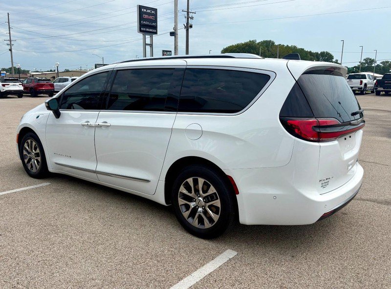 Used 2025 Chrysler Pacifica Pinnacle FWD image 7
