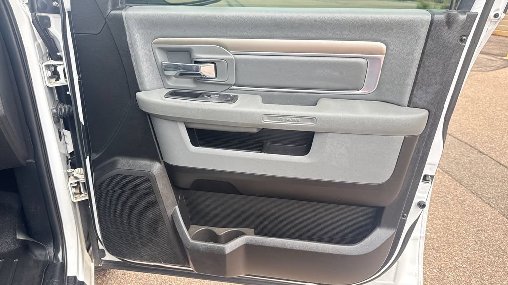 Used 2019 RAM 1500 Classic SLT w/ Luxury Group AWD/4WD image 28