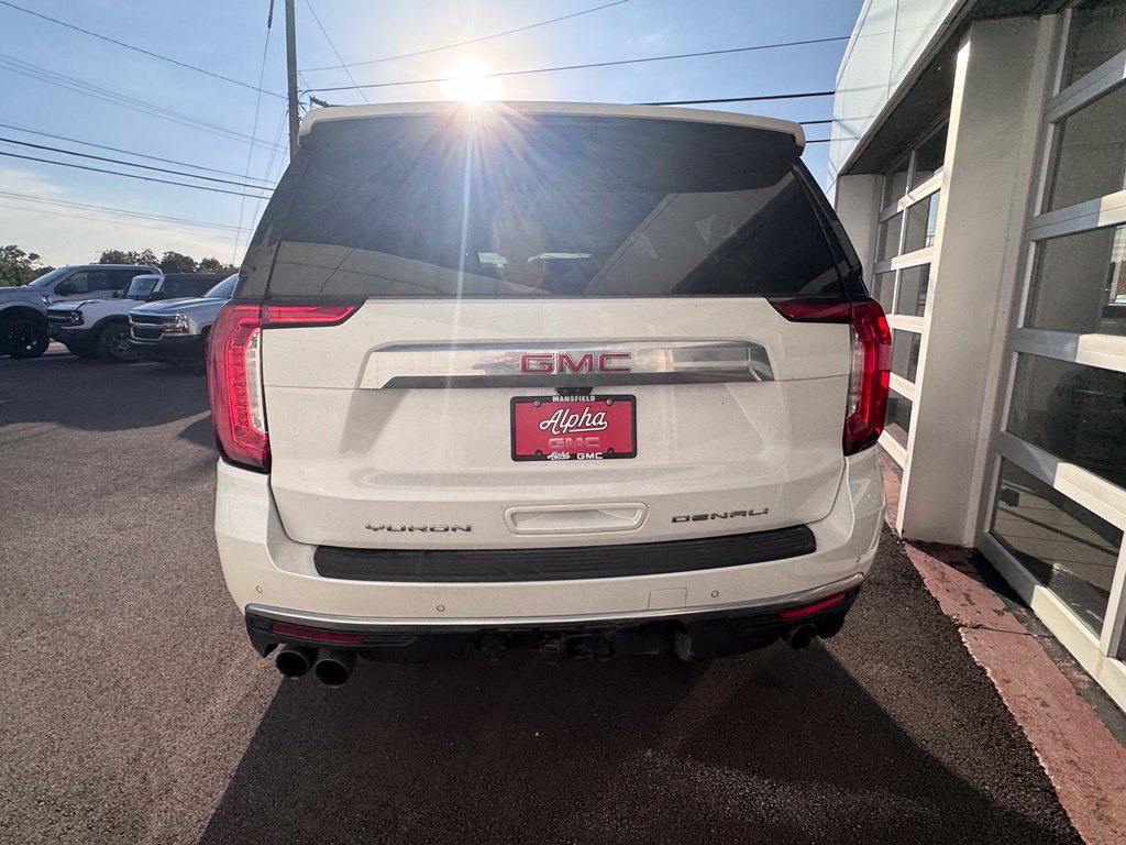 Used 2023 GMC Yukon XL Denali w/ Denali Reserve Package AWD/4WD image 4
