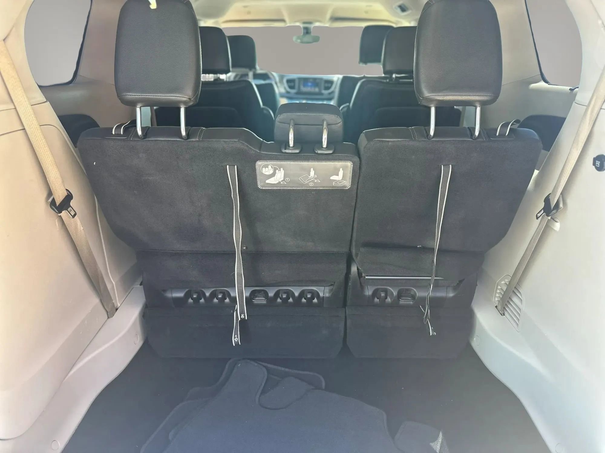 Used 2020 Chrysler Pacifica Touring-L FWD image 20