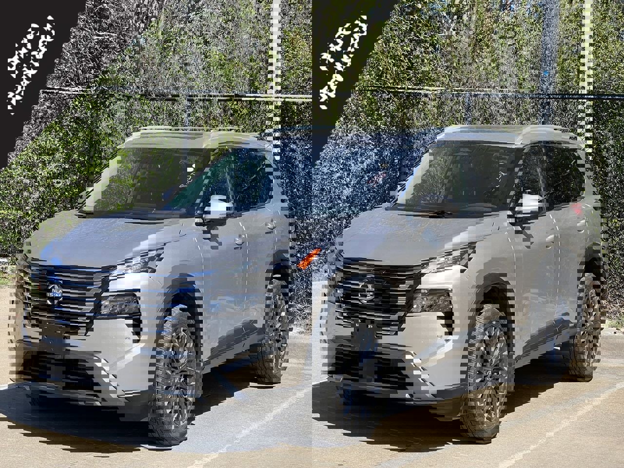 Used 2025 Nissan Rogue SL w/ Tech Package image 1