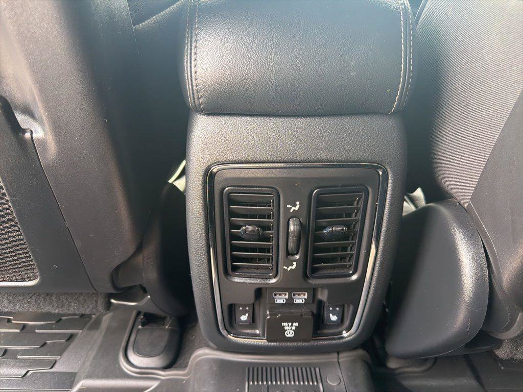 Used 2020 Jeep Grand Cherokee Overland AWD/4WD image 19