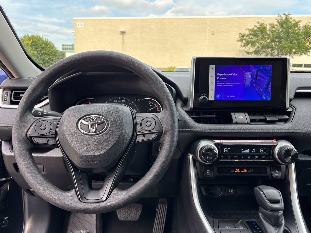 Used 2025 Toyota RAV4 XLE AWD/4WD image 21