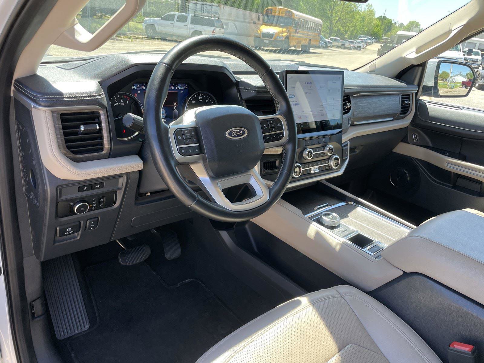 Used 2024 Ford Expedition Limited RWD image 13