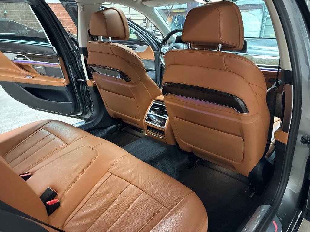 Used 2019 BMW 740i w/ Executive Package RWD image 26