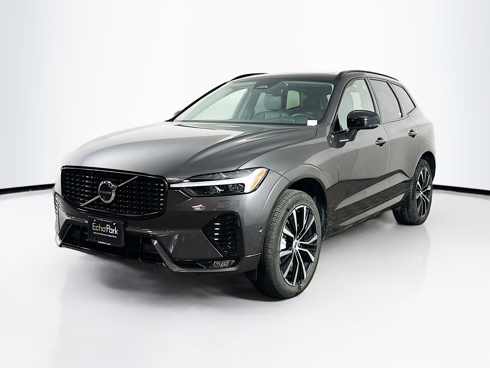 Used 2025 Volvo XC60 B5 Plus image 3