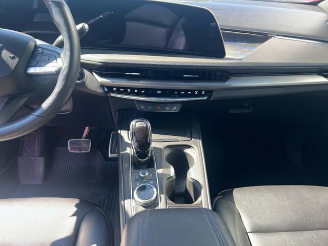 Used 2024 Cadillac XT4 Sport w/ Technology Package image 11