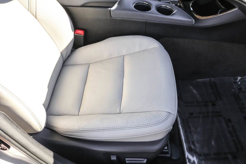 Used 2014 Toyota Avalon Limited image 36