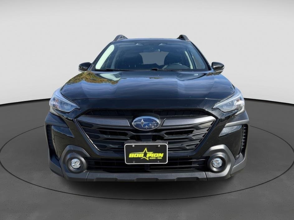 Used 2023 Subaru Outback Premium image 3