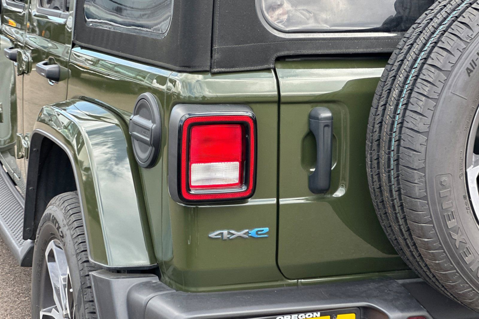 Used 2024 Jeep Wrangler Unlimited w/ Technology Group image 25