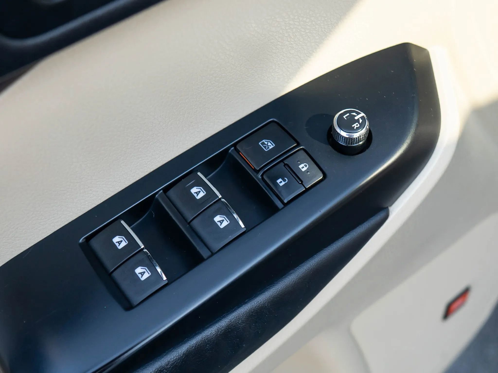 Used 2015 Toyota Highlander Limited image 43
