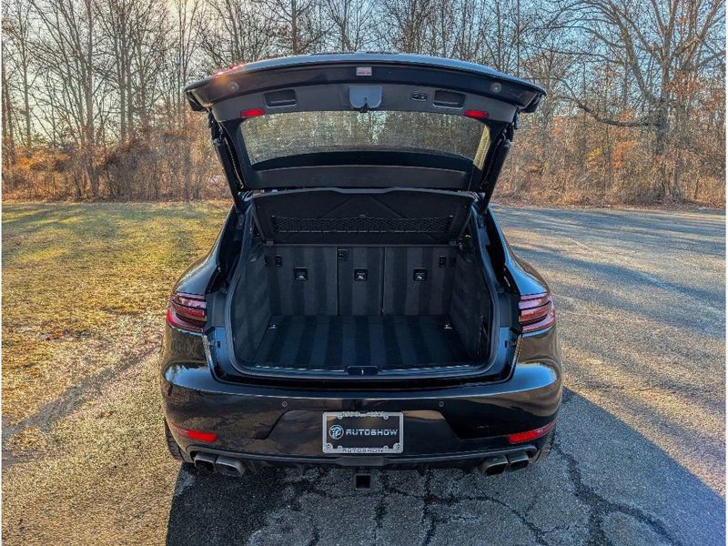 Used 2018 Porsche Macan Turbo image 7