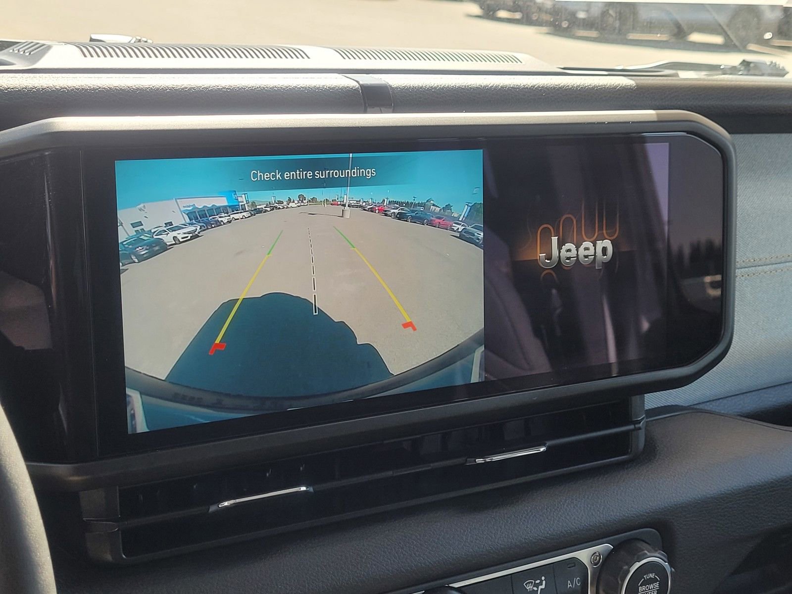 Used 2024 Jeep Wrangler Unlimited w/ Convenience Group image 24