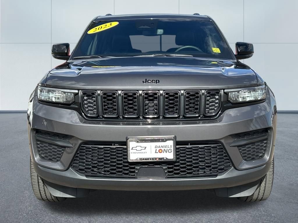 Used 2023 Jeep Grand Cherokee Altitude image 3
