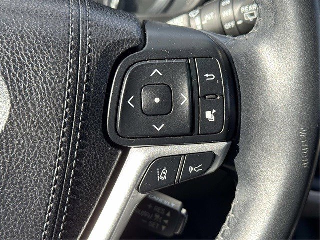 Used 2018 Toyota Highlander XLE image 24