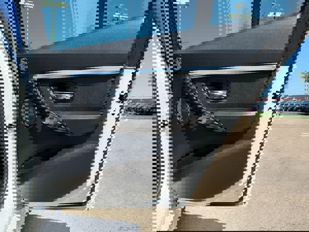 Used 2018 BMW 330i Sedan w/ Premium Package image 26