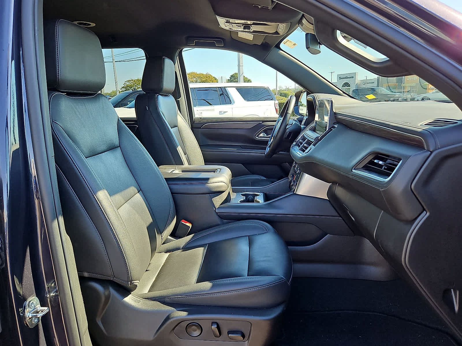 Used 2024 Chevrolet Tahoe LT w/ Luxury Package RWD image 33