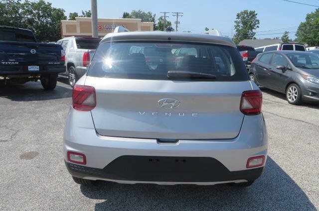 Used 2026 Hyundai Venue SEL FWD image 41