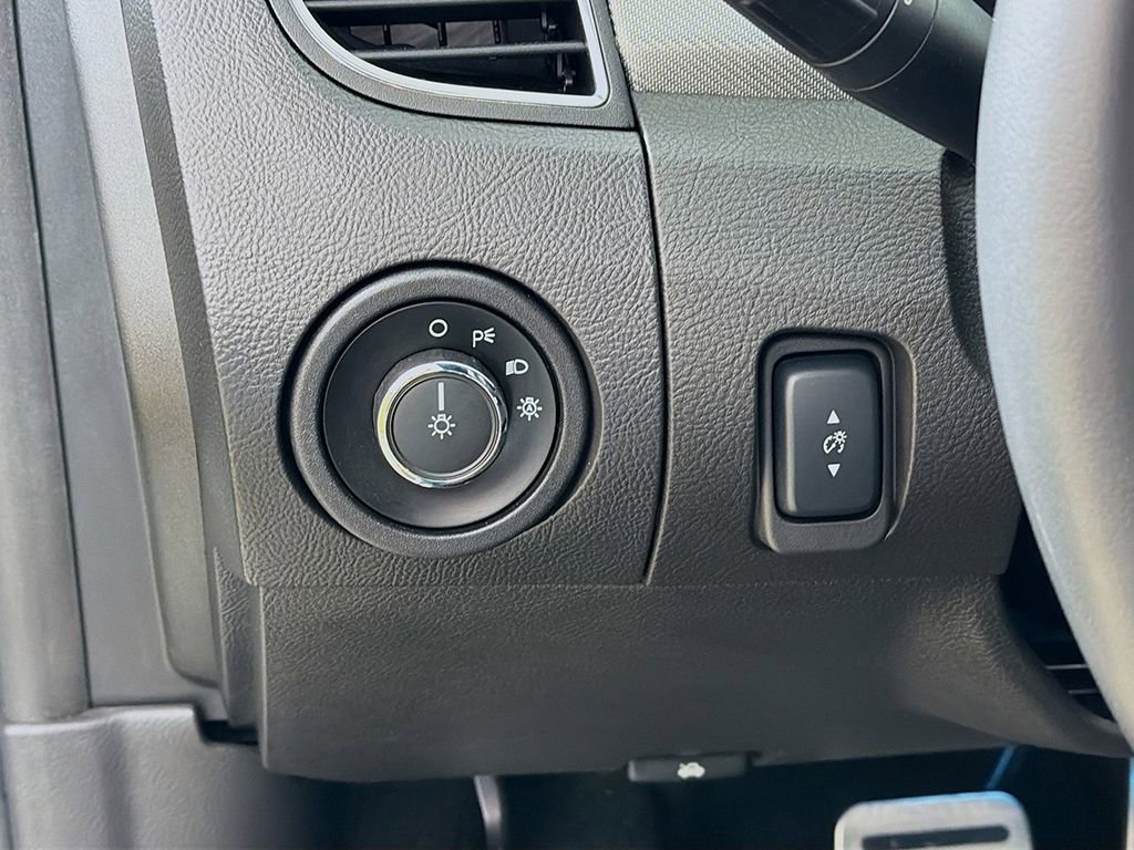 Used 2016 Ford Taurus SHO image 26