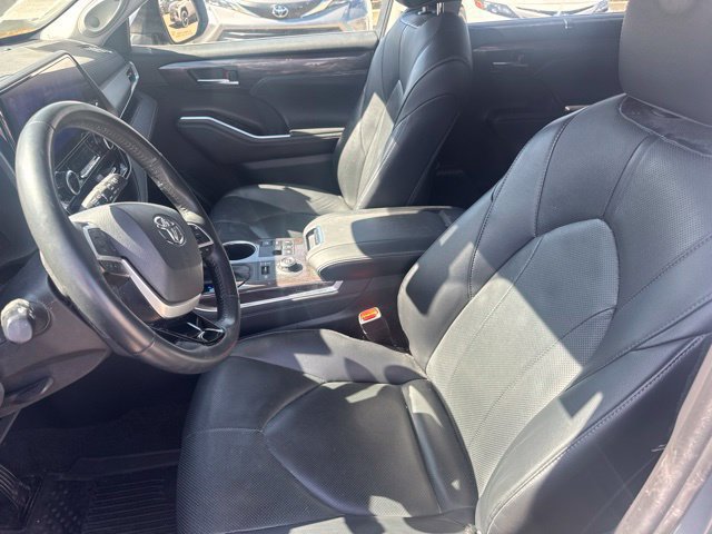 Used 2023 Toyota Highlander Limited AWD/4WD image 6