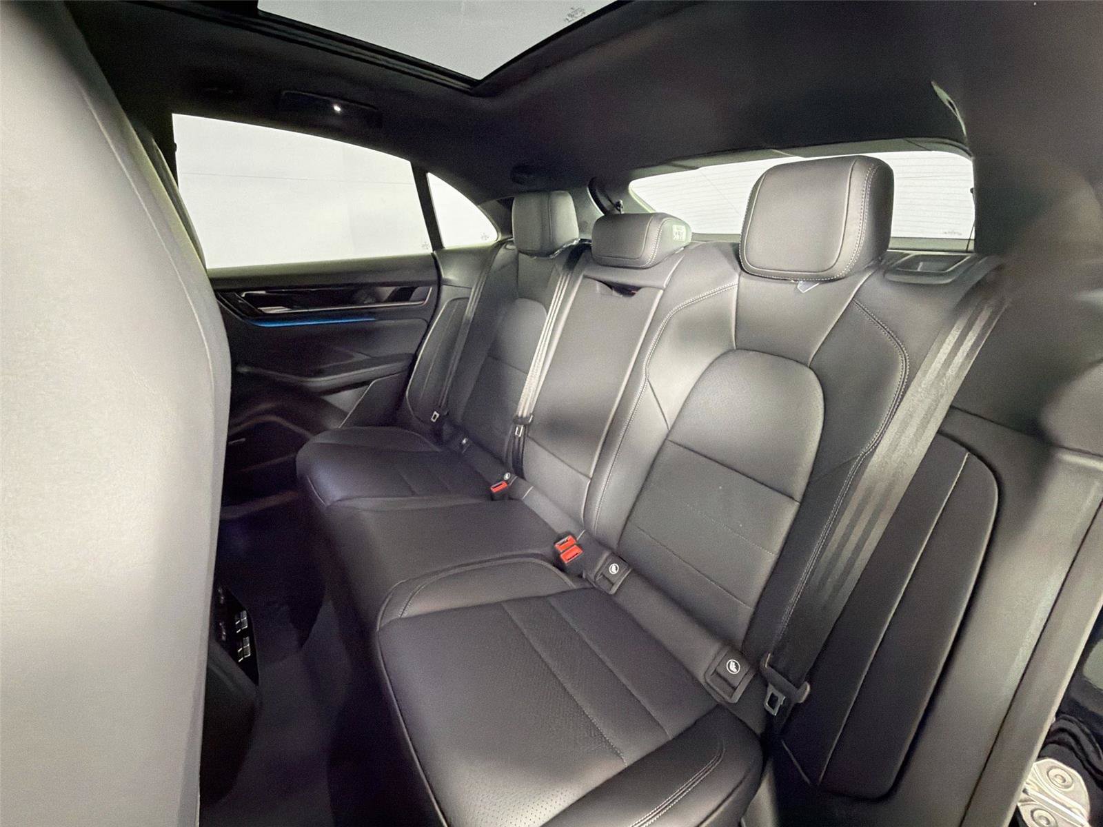Certified 2026 Porsche Macan 4 Electric RWD image 25