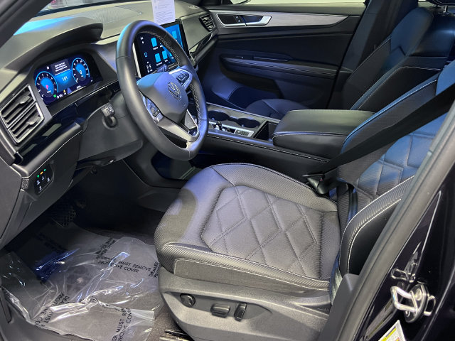 Certified 2024 Volkswagen Atlas Cross Sport SE FWD image 6
