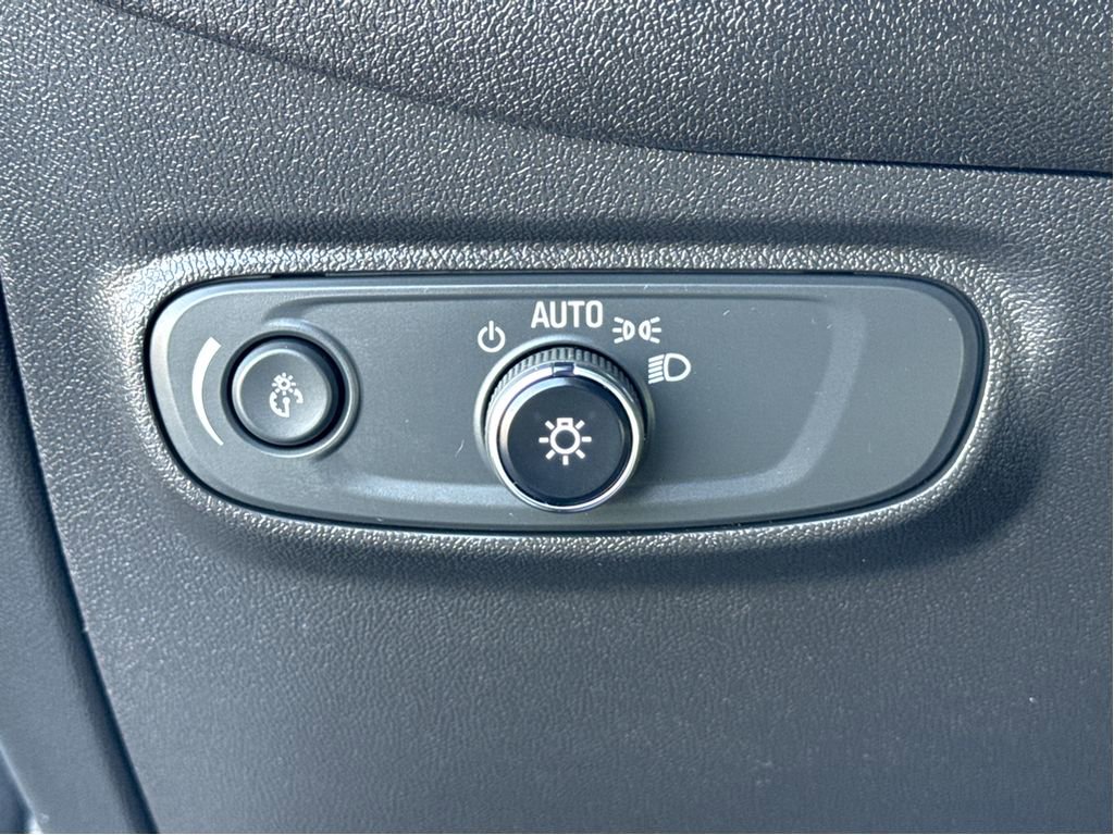 Used 2024 Chevrolet Equinox LT FWD image 12