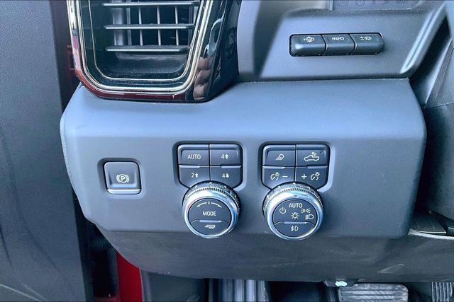 Used 2025 GMC Sierra 1500 AT4 w/ AT4 Premium Package AWD/4WD image 16