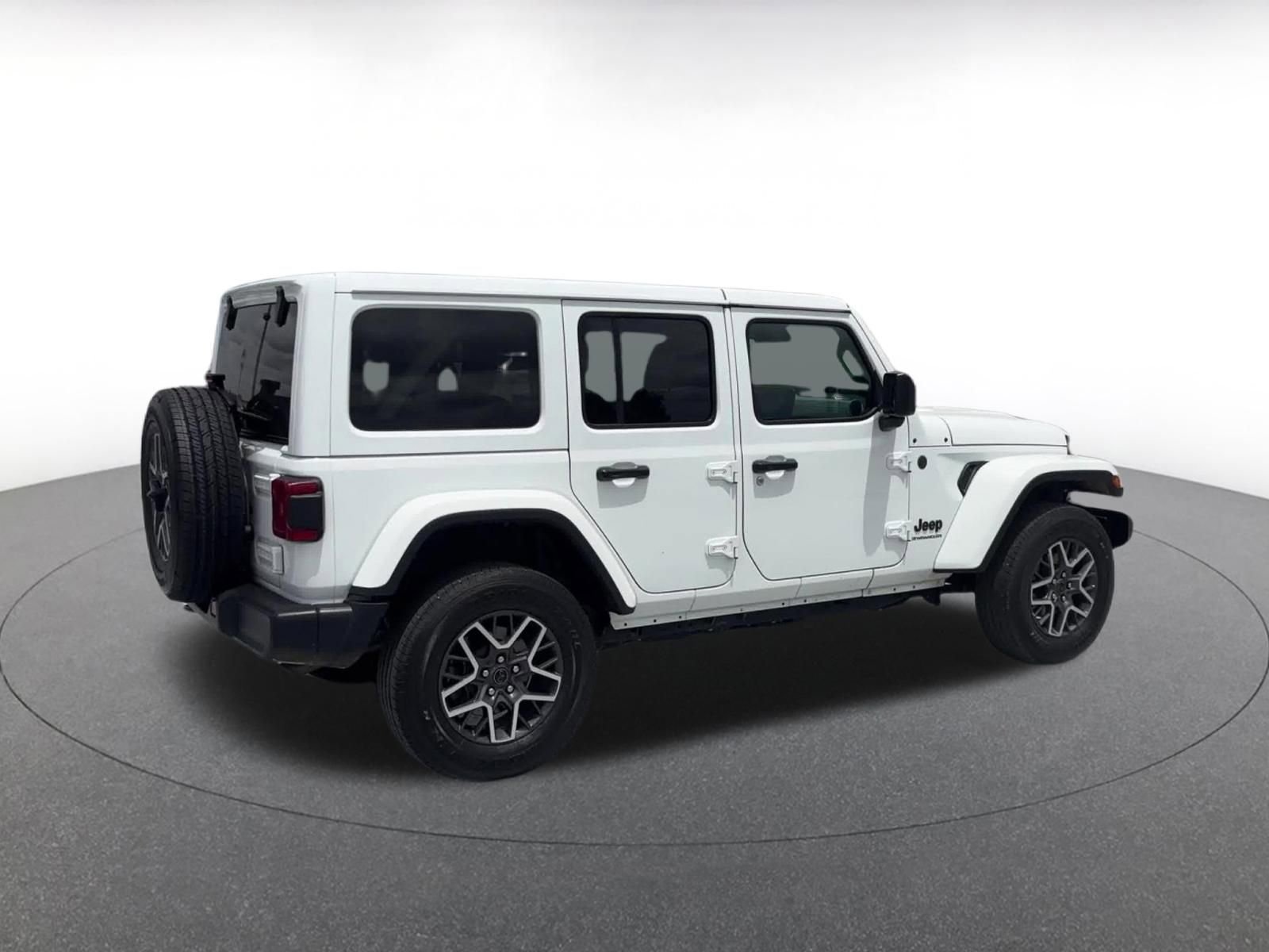 Used 2025 Jeep Wrangler Unlimited Sahara AWD/4WD image 15