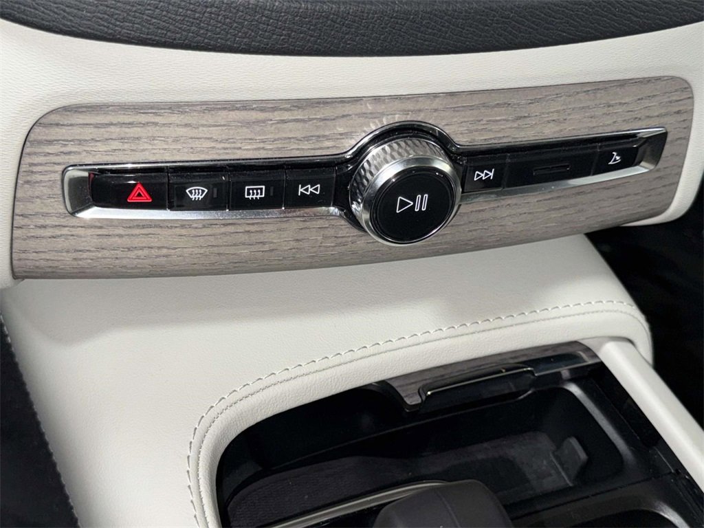Used 2024 Volvo XC90 B6 Plus w/ Protection Package Premier image 25